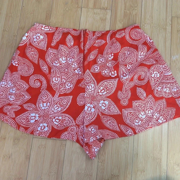Show Me Your MuMu Aquarius Paisley Sawyer Shorts size Small - Picture 6 of 7